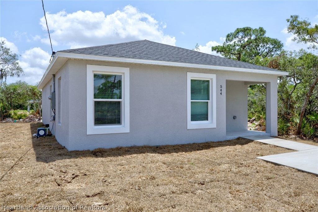 544 Vanguard Avenue NW, Lake Placid, FL 33852