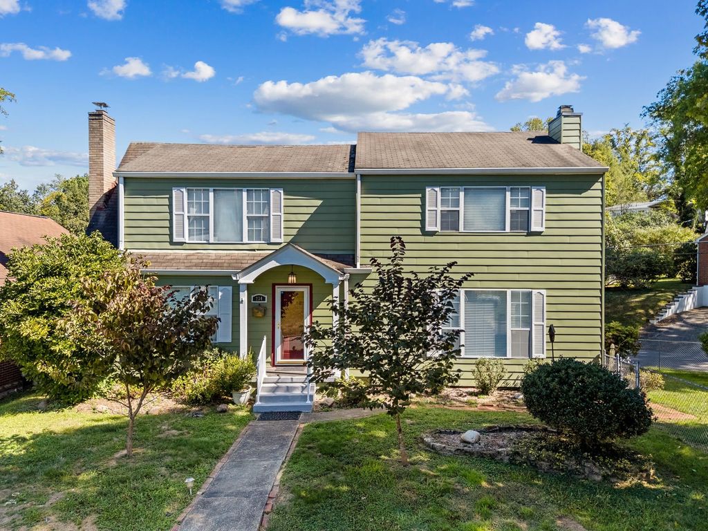 234 Green Oak Drive, Huntington, WV 25701