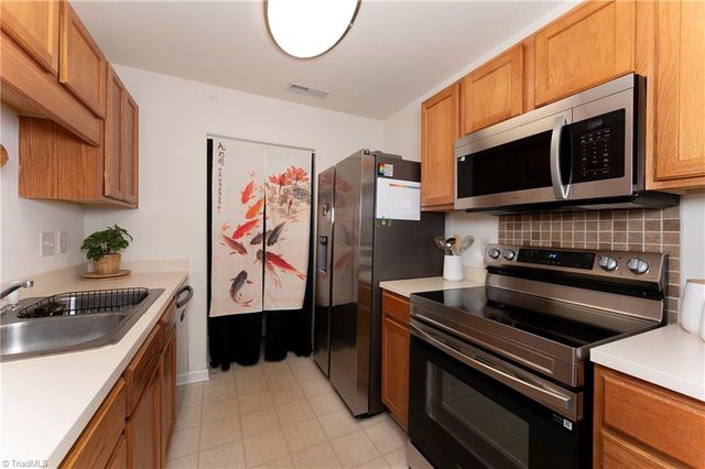 5206 Mcconnell Drive, Kernersville, NC 27284