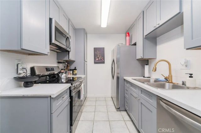 1000 W Macarthur 94, Santa Ana, CA 92707
