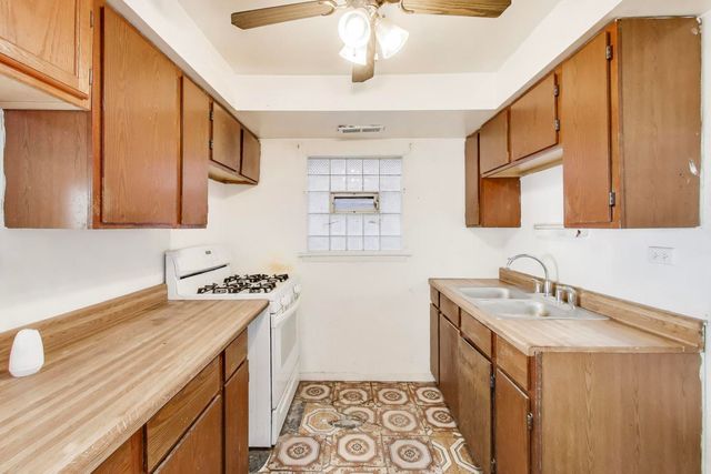 10154 S Emerald Avenue, Chicago, IL 60628