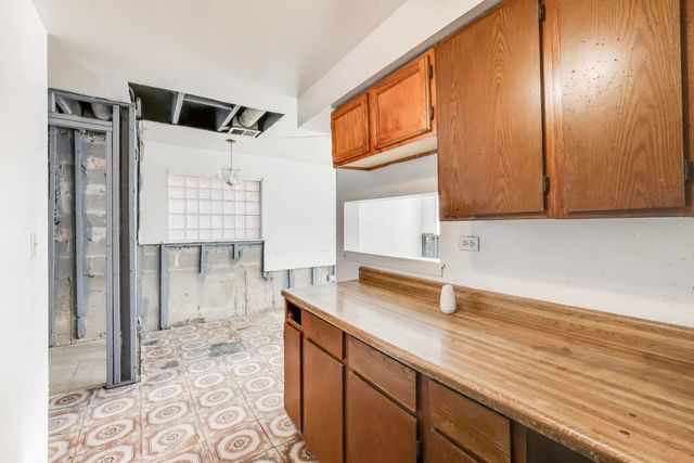 10154 S Emerald Avenue, Chicago, IL 60628