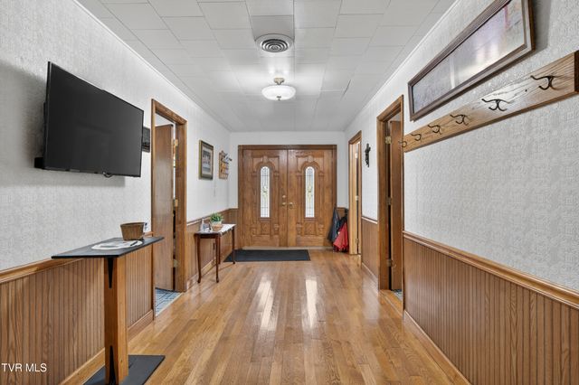 302 Crescent Drive, Glade Spring, VA 24340
