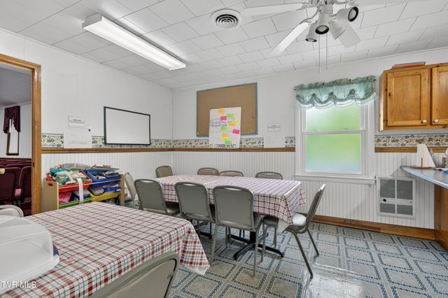 302 Crescent Drive, Glade Spring, VA 24340