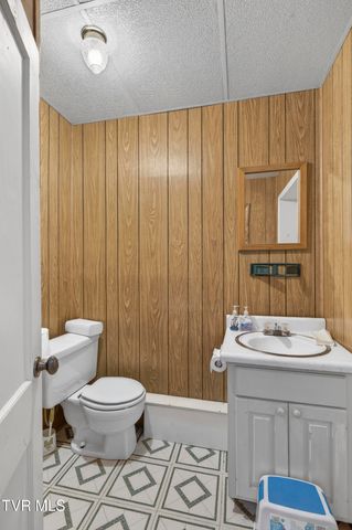 302 Crescent Drive, Glade Spring, VA 24340