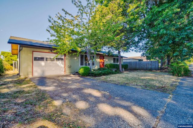 813 Mitchell St NE, Salem, OR 97301
