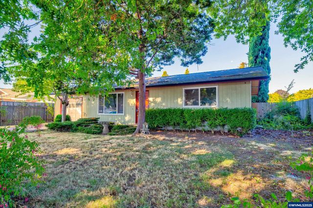 813 Mitchell St NE, Salem, OR 97301