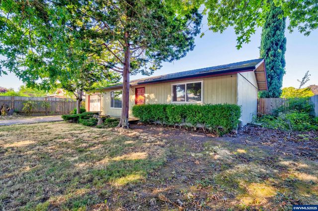 813 Mitchell St NE, Salem, OR 97301