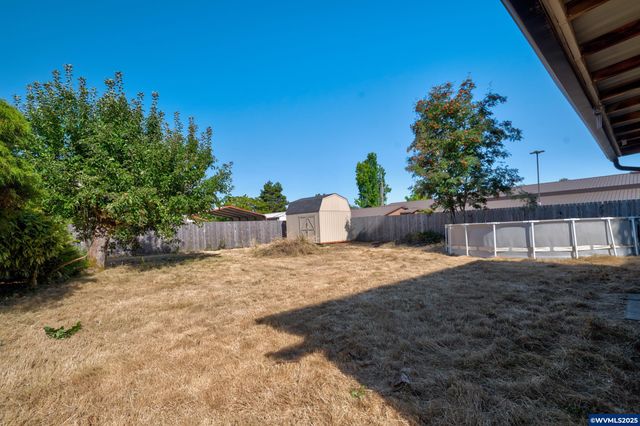 813 Mitchell St NE, Salem, OR 97301