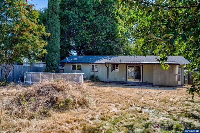 813 Mitchell St NE, Salem, OR 97301