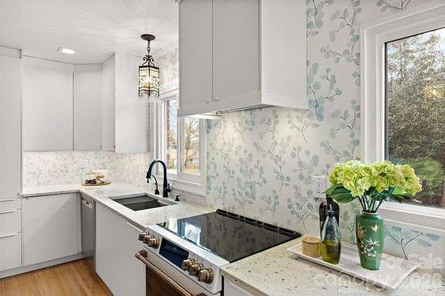 401 Glen Oaks Road, Charlotte, NC 28270