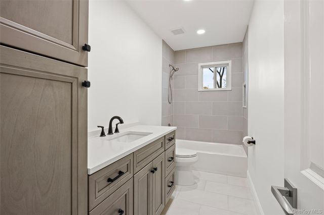 5 Poplar Drive, Smithtown, NY 11787