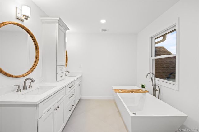 5 Poplar Drive, Smithtown, NY 11787