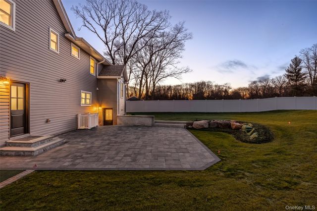 5 Poplar Drive, Smithtown, NY 11787