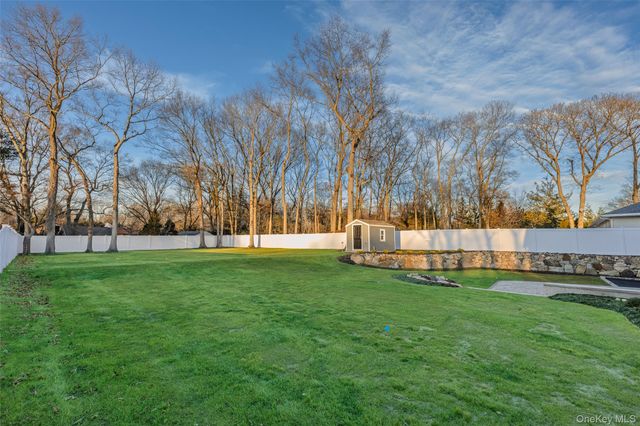 5 Poplar Drive, Smithtown, NY 11787