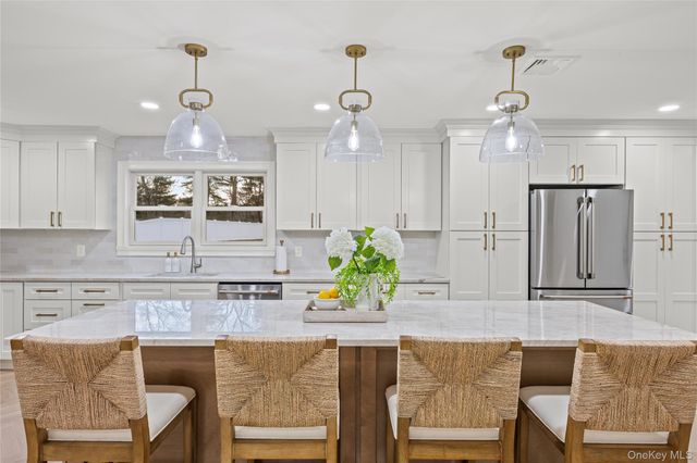 5 Poplar Drive, Smithtown, NY 11787