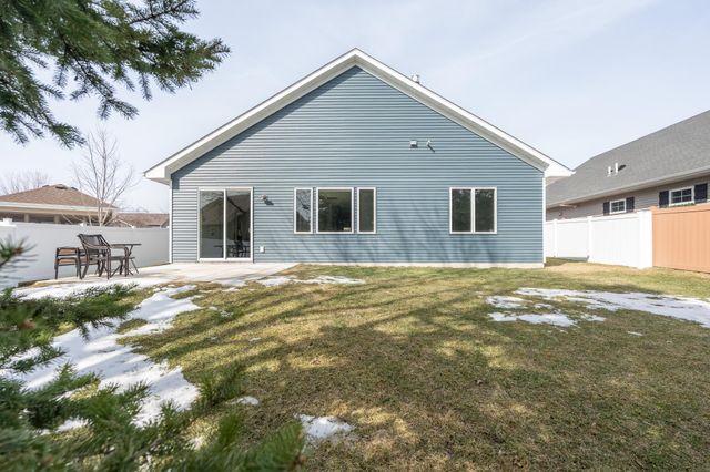 1118 Village Street SE, New Prague, MN 56071