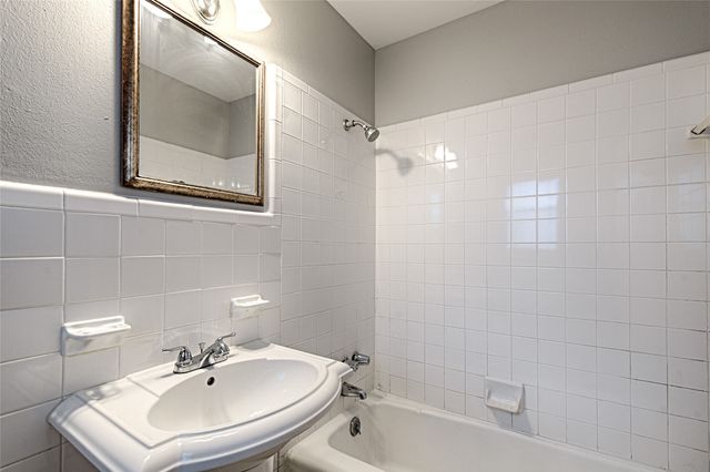 2304 Meadow Crest, Irving, TX 75060