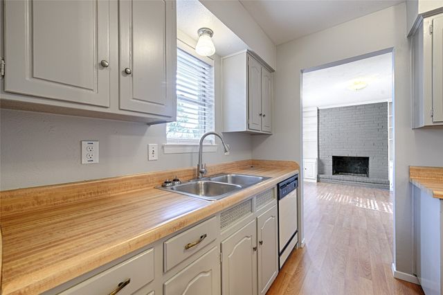 2304 Meadow Crest, Irving, TX 75060