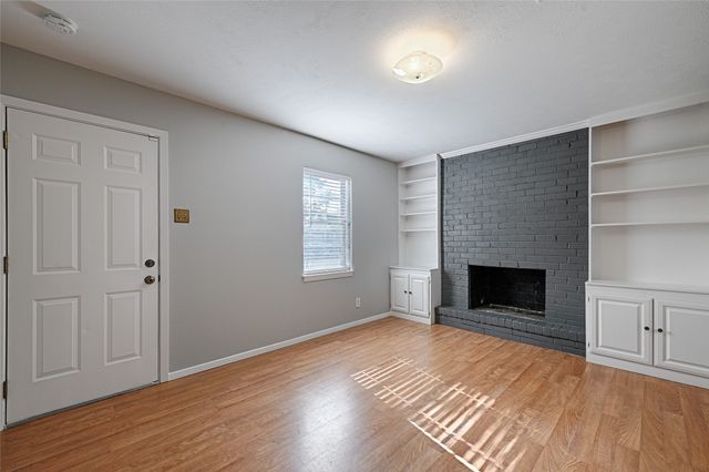 2304 Meadow Crest, Irving, TX 75060