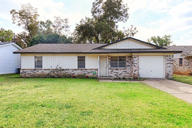 2304 Meadow Crest, Irving, TX 75060