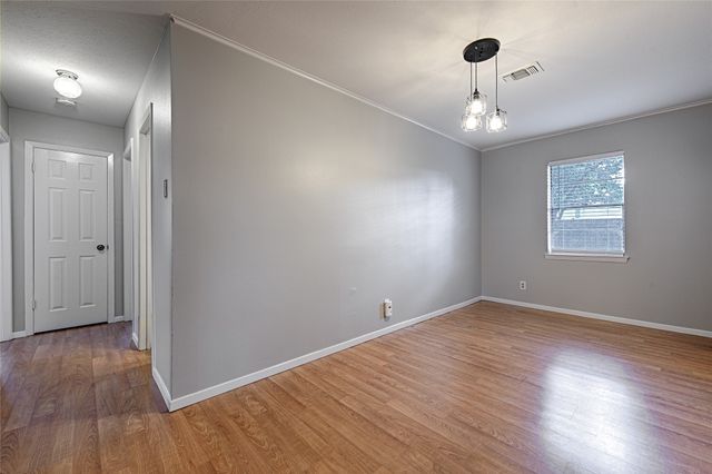 2304 Meadow Crest, Irving, TX 75060