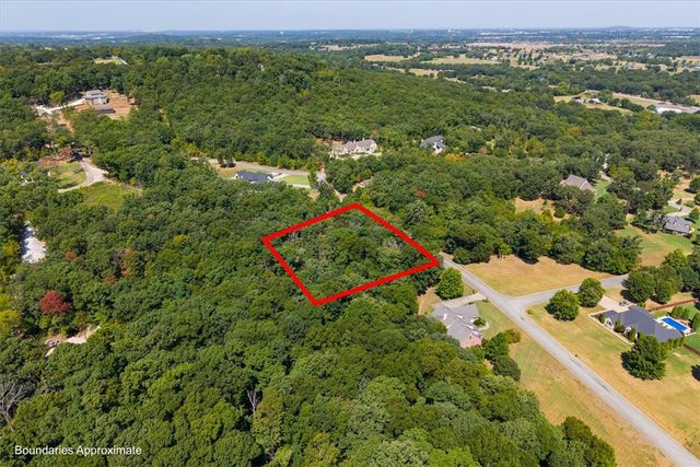 3820 N Bridlewood Drive, Springdale, AR 72764