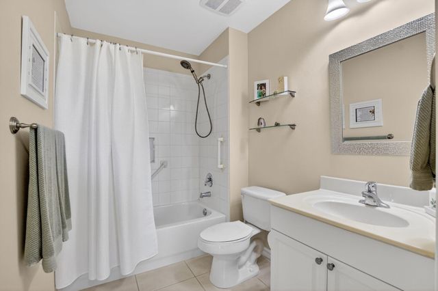 26 Royal Palm Way 403, Boca Raton, FL 33432