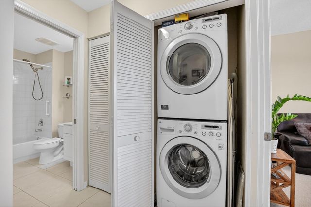 26 Royal Palm Way 403, Boca Raton, FL 33432