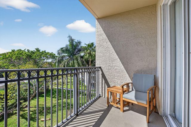 26 Royal Palm Way 403, Boca Raton, FL 33432