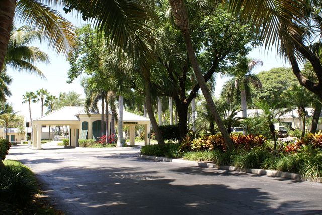 26 Royal Palm Way 403, Boca Raton, FL 33432