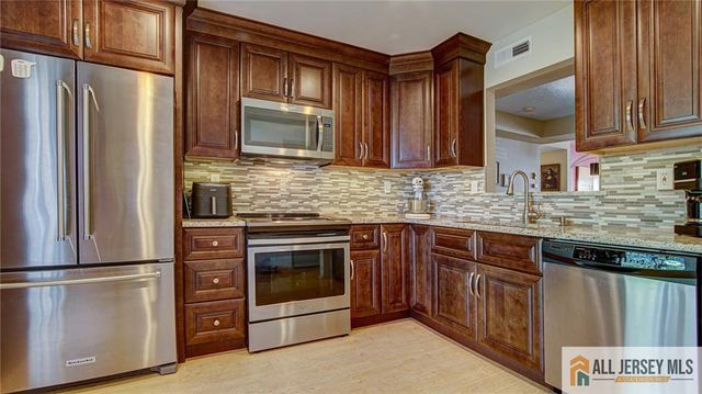631 Madison Drive B, Monroe, NJ 08831