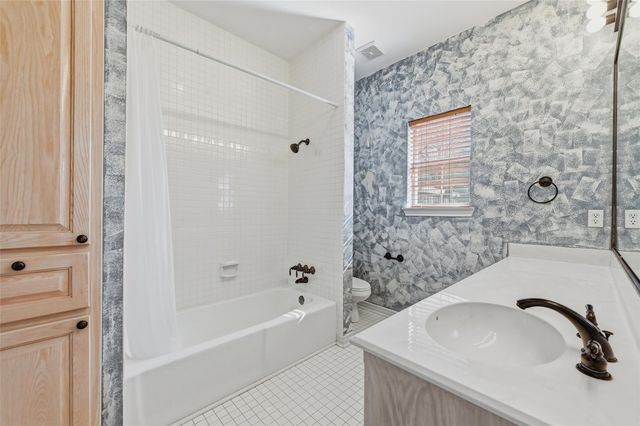 2210 Meadows Lane, Sherman, TX 75092