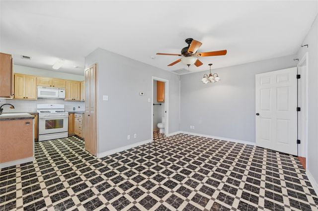 2210 Meadows Lane, Sherman, TX 75092