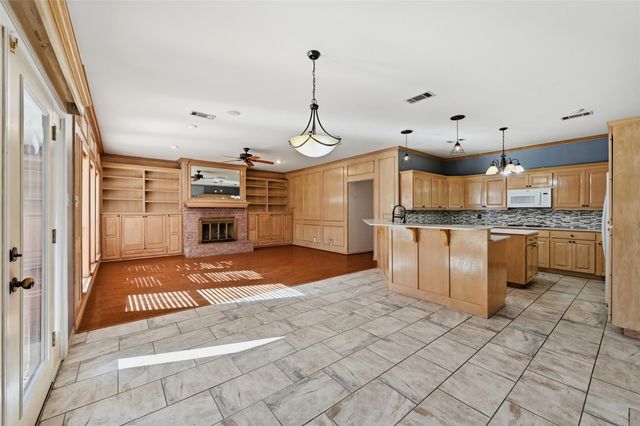 2210 Meadows Lane, Sherman, TX 75092