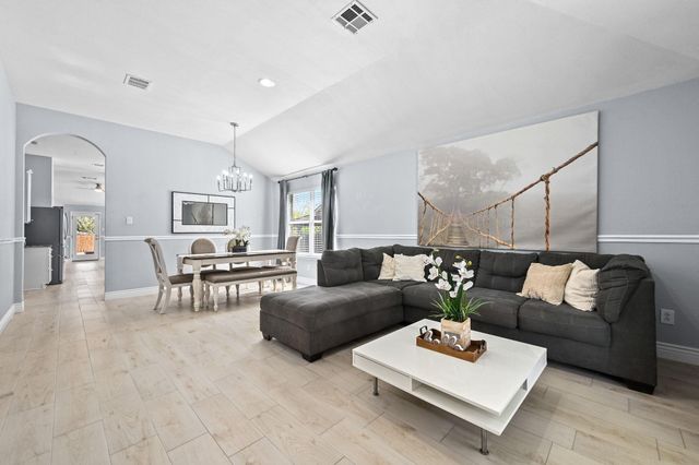 106 Pecanwood N, Kyle, TX 78640