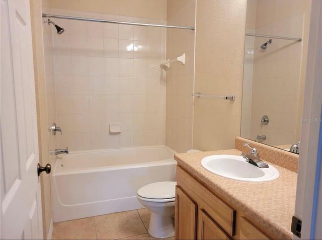 10213 COURTNEY PALMS BOULEVARD 301, Tampa, FL 33619