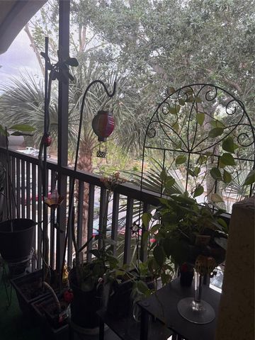 10213 COURTNEY PALMS BOULEVARD 301, Tampa, FL 33619