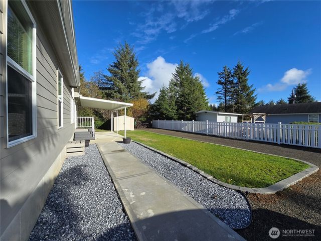 526 SE Canal Drive, Ocean Shores, WA 98569