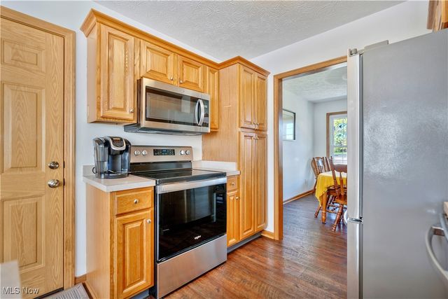 13152 Kaufman Avenue NW, Hartville, OH 44632