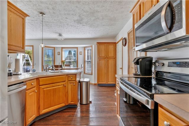 13152 Kaufman Avenue NW, Hartville, OH 44632