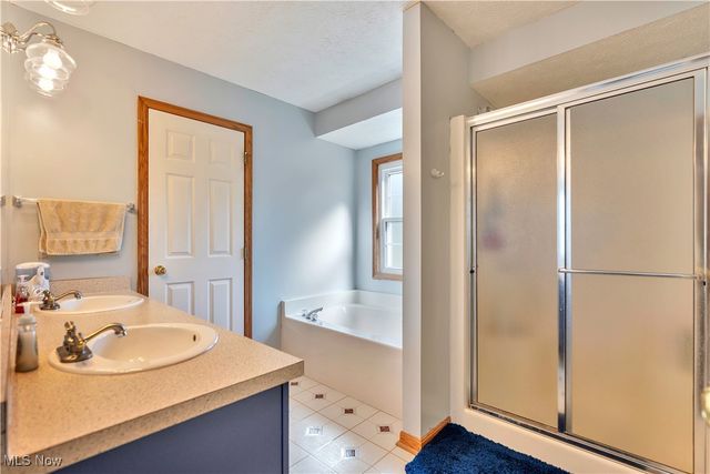 13152 Kaufman Avenue NW, Hartville, OH 44632