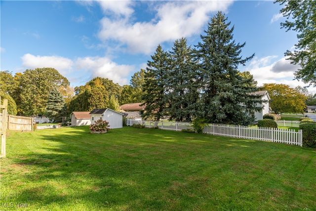 13152 Kaufman Avenue NW, Hartville, OH 44632