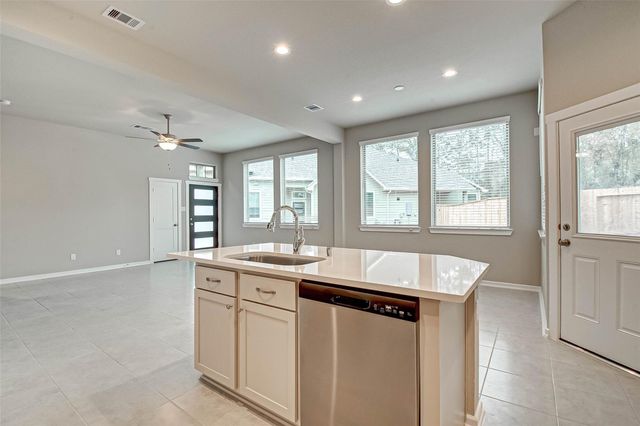 332 N Spotted Fern Drive, Montgomery, TX 77316