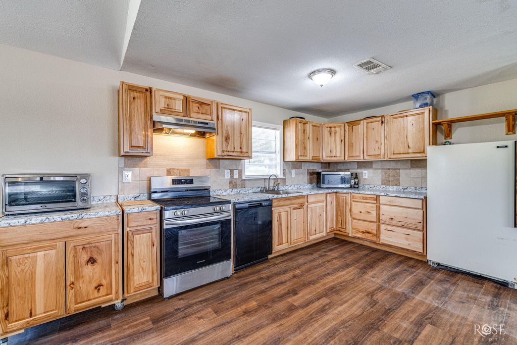 Image 11 of property listing at 6036 Navajo Road, San Angelo, TX 76901