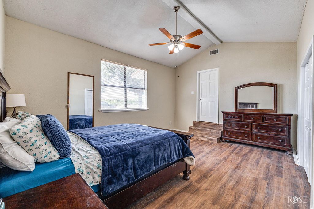 Image 16 of property listing at 6036 Navajo Road, San Angelo, TX 76901