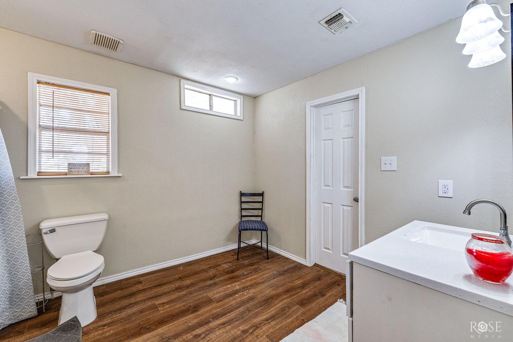 Image 21 of property listing at 6036 Navajo Road, San Angelo, TX 76901