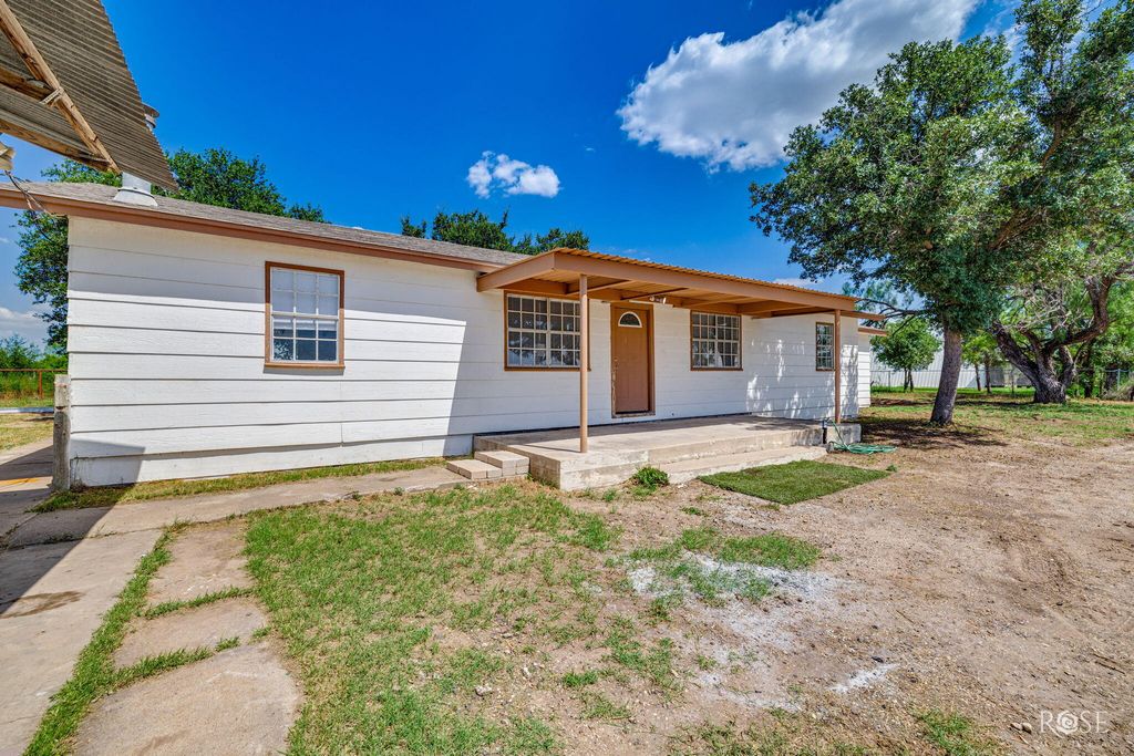 Image 3 of property listing at 6036 Navajo Road, San Angelo, TX 76901