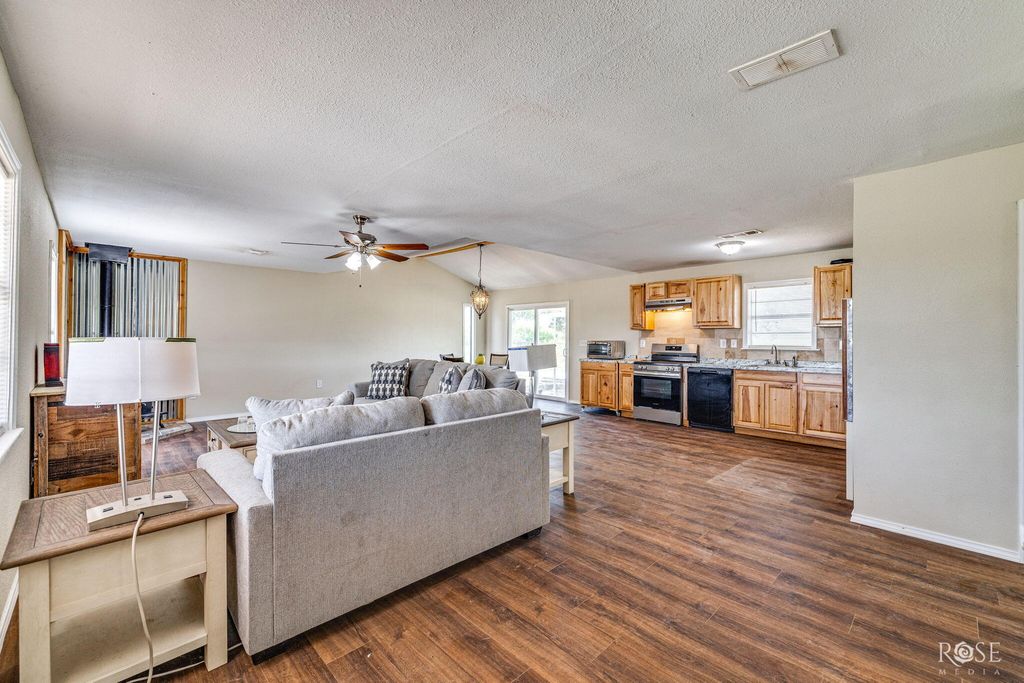 Image 5 of property listing at 6036 Navajo Road, San Angelo, TX 76901