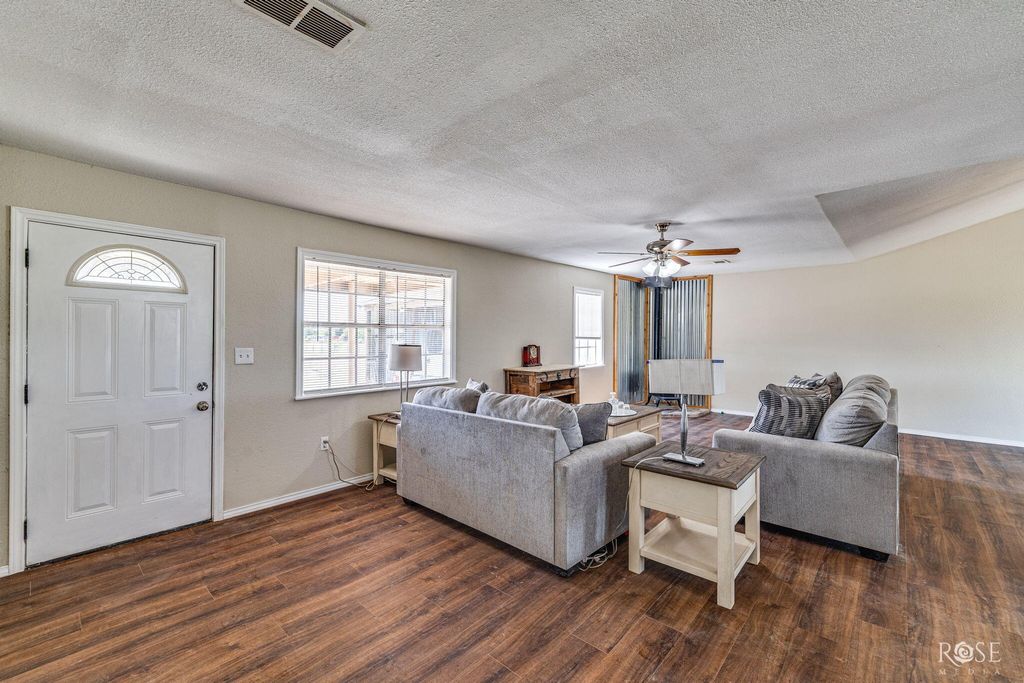 Image 6 of property listing at 6036 Navajo Road, San Angelo, TX 76901